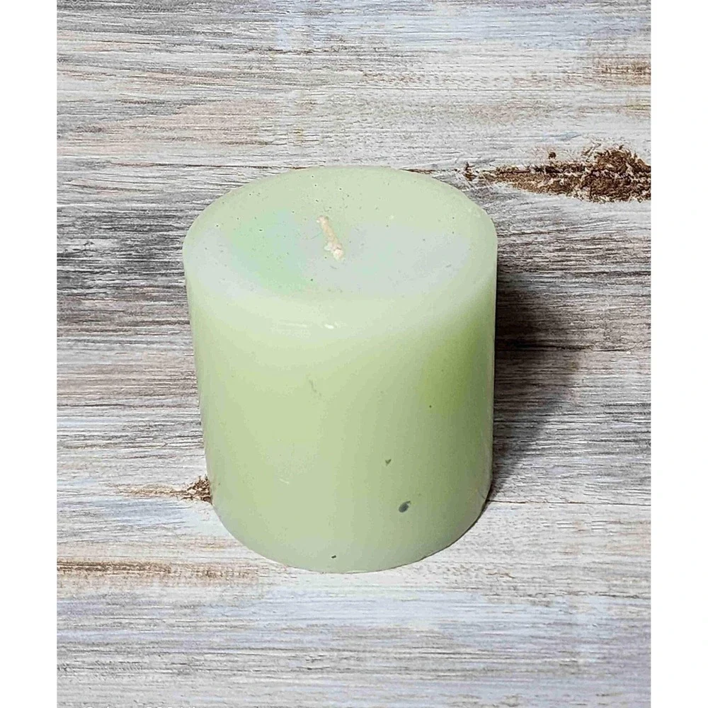 NWT The White Barn Candle‎ Co Green Clover & Aloe Candle Rare Home Fragrance